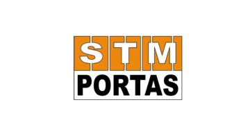 Imagem destaque da empresa STM Portas. Sua logomarca é laranja, preta e branca.